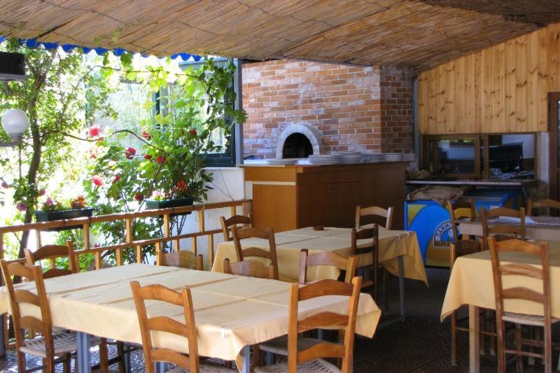 Denta Hotel Radhimë